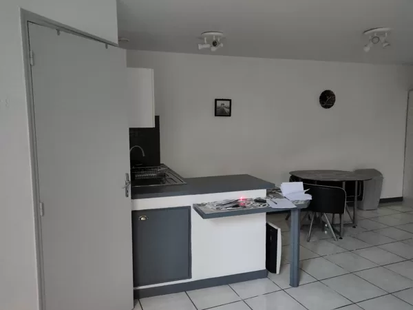 RDC espace cuisine à gauche