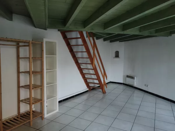 salon du 1er étage, déplacement de la trémie et de l'escalier, cet espace deviendra cuisin