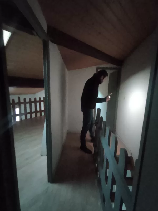 Palier de la mezzanine, qu'on déplacera afin de profiter de la hauteur sous plafond dans c